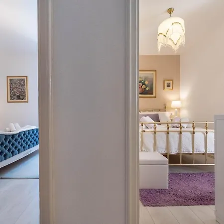 Апартаменти Rosana - In Port Of Hvar *
