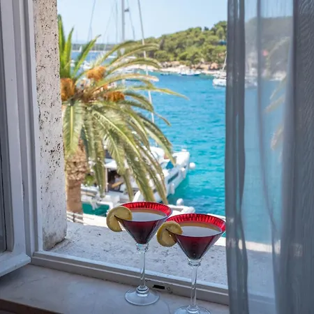 Rosana - In Port Of Hvar * هفار